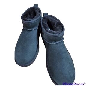 Ugg Ultra Mini size 10 Black NWT